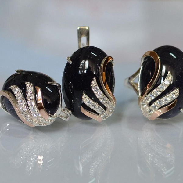 Срібний набір з золотими пластинами