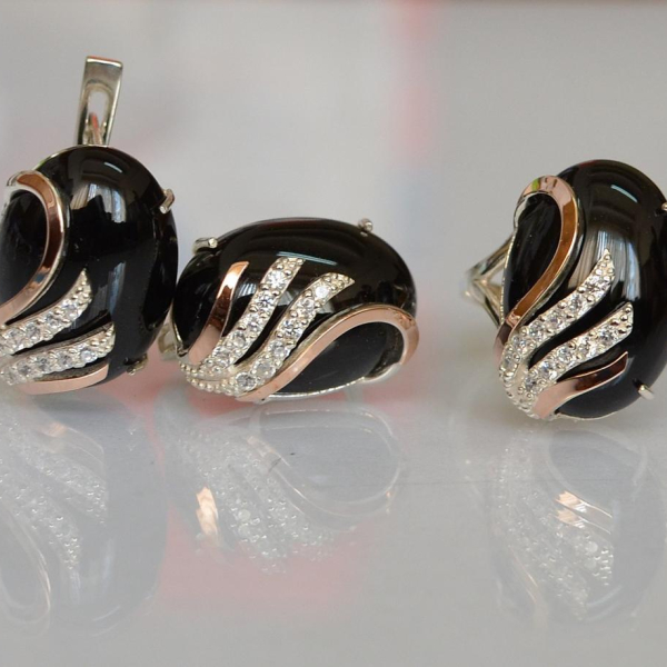 Срібний набір з золотими пластинами