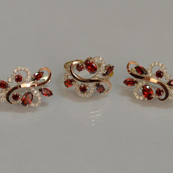 Срібний набір з золотими пластинами