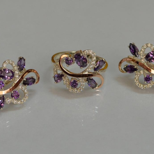 Срібний набір з золотими пластинами