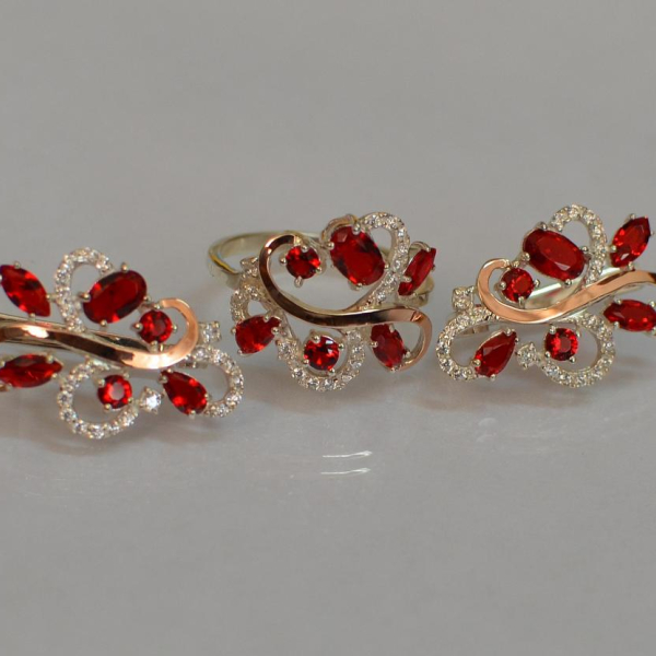 Срібний набір з золотими пластинами