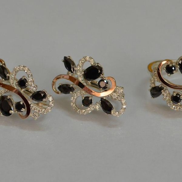 Срібний набір з золотими пластинами