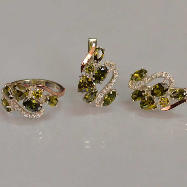 Срібний набір з золотими пластинами