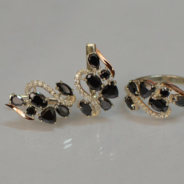 Срібний набір з золотими пластинами