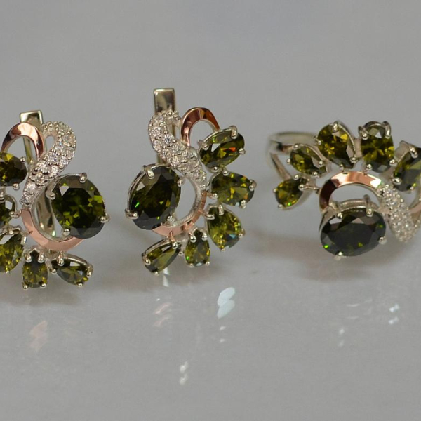 Срібний набір з золотими пластинами