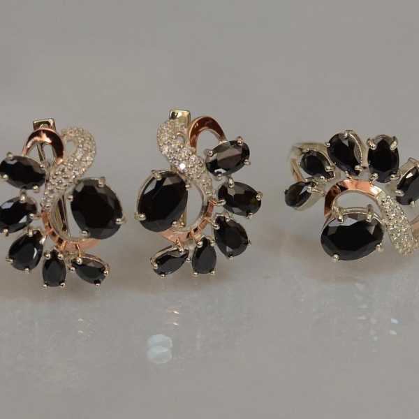 Срібний набір з золотими пластинами