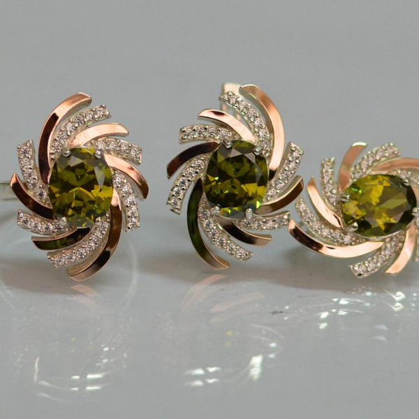 Срібний набір з золотими пластинами