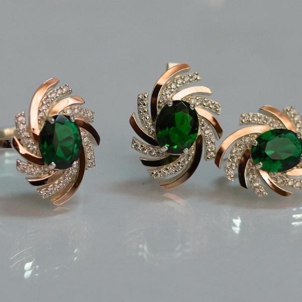 Срібний набір з золотими пластинами