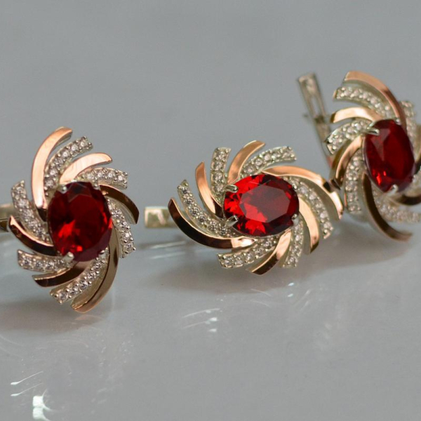 Срібний набір з золотими пластинами