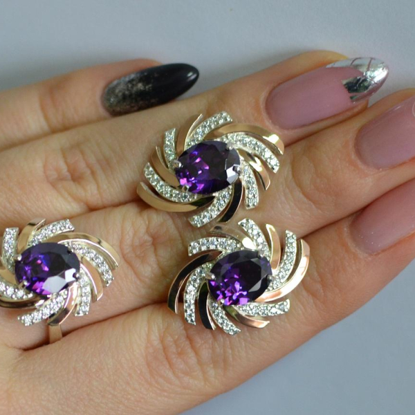 Срібний набір з золотими пластинами