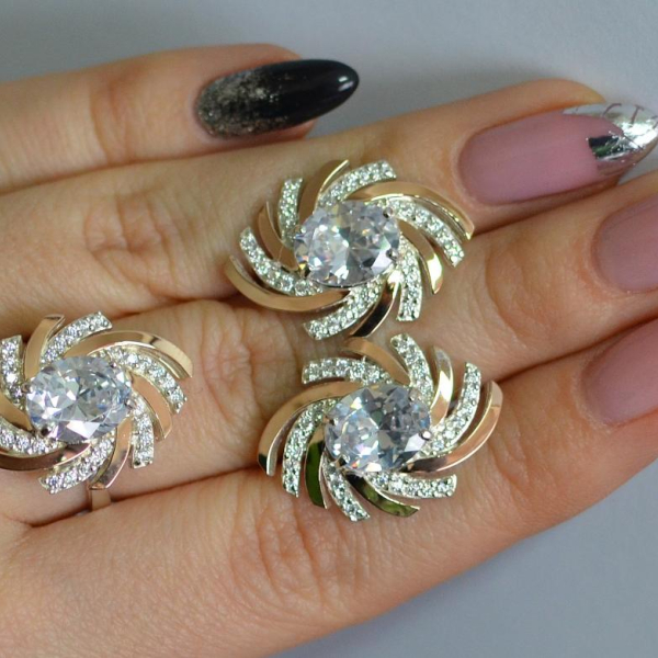 Срібний набір з золотими пластинами