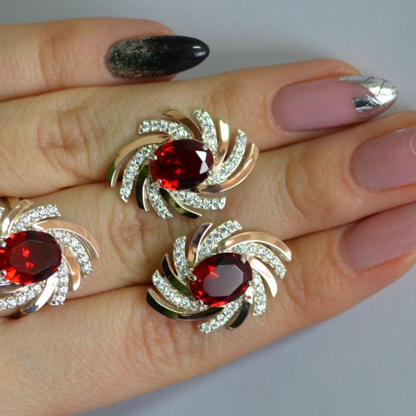 Срібний набір з золотими пластинами