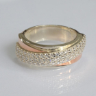 Срібна каблучка з золотими вставками