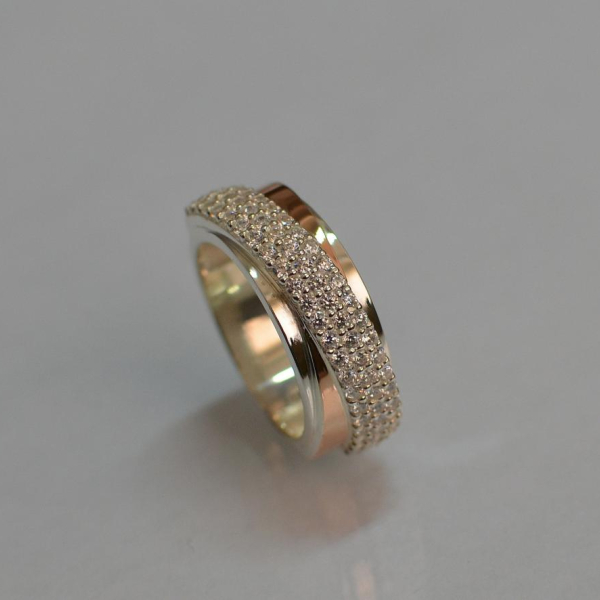 Срібна каблучка з золотими вставками