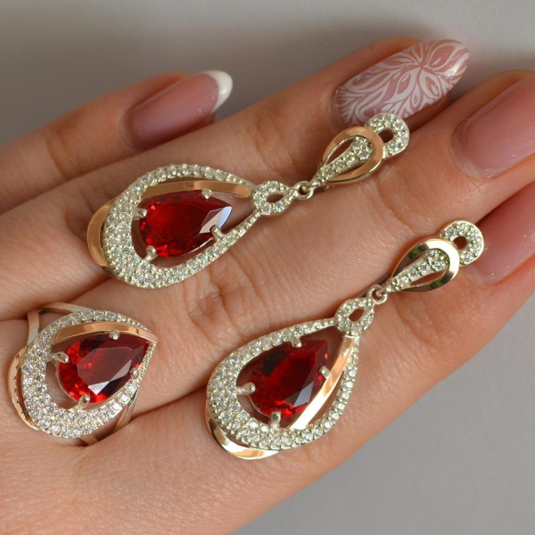 Срібний набір з золотими пластинами