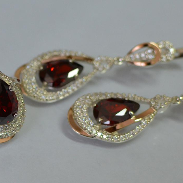 Срібний набір з золотими пластинами