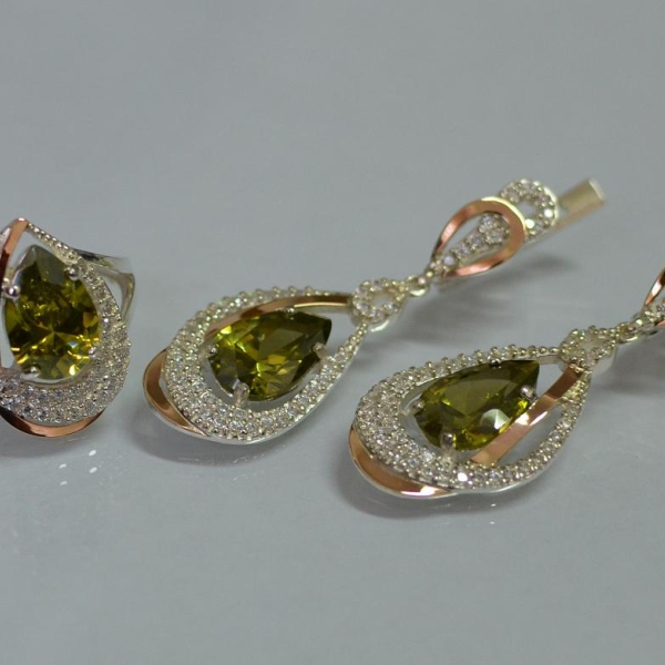 Срібний набір з золотими пластинами