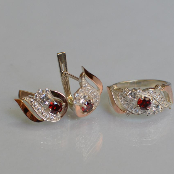 Срібний набір з золотими пластинами