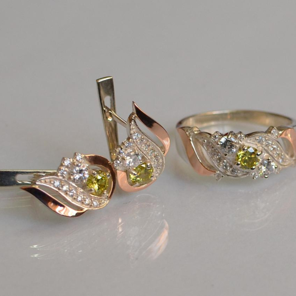 Срібний набір з золотими пластинами