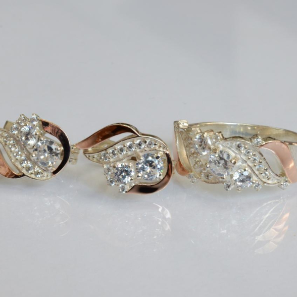 Срібний набір з золотими пластинами