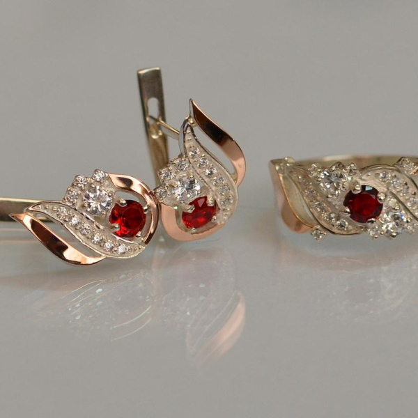 Срібний набір з золотими пластинами