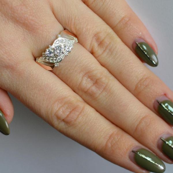 Срібна каблучка з золотими вставками