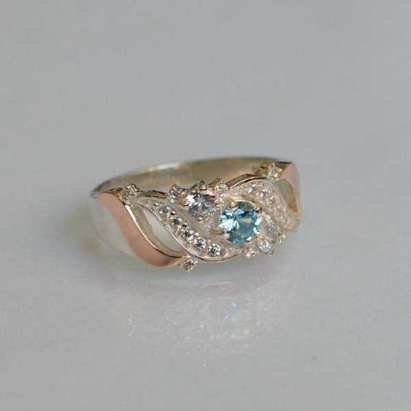 Срібна каблучка з золотими вставками