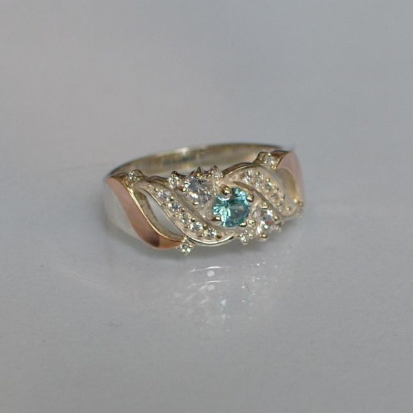 Срібна каблучка з золотими вставками