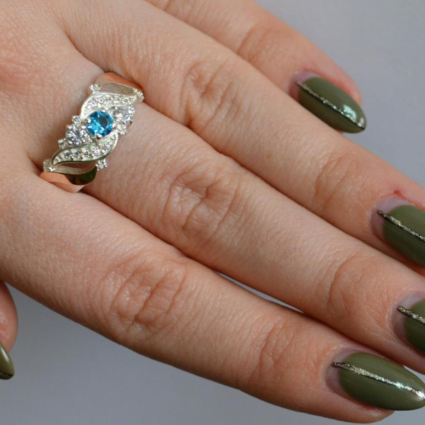 Срібна каблучка з золотими вставками