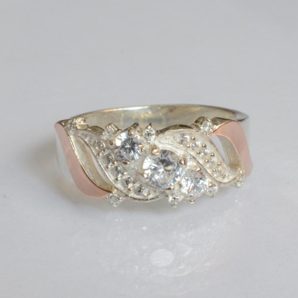 Срібна каблучка з золотими вставками