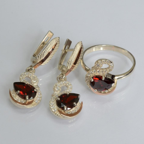 Срібний набір з золотими пластинами