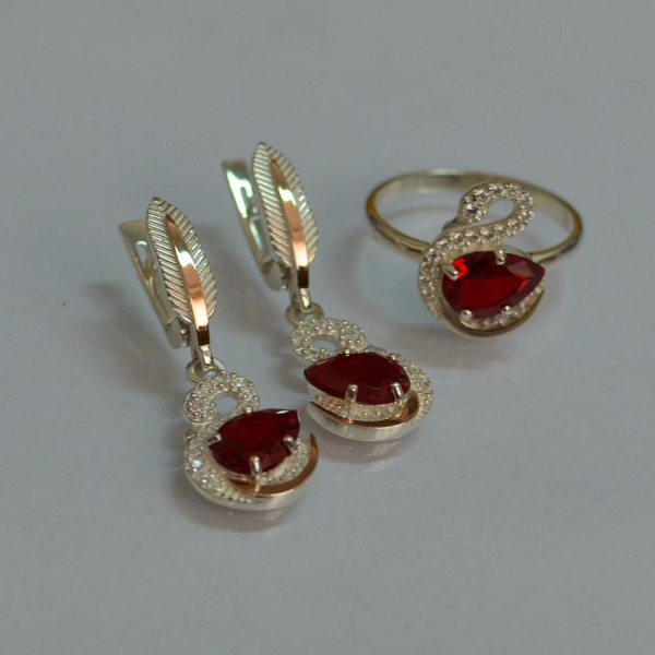 Срібний набір з золотими пластинами