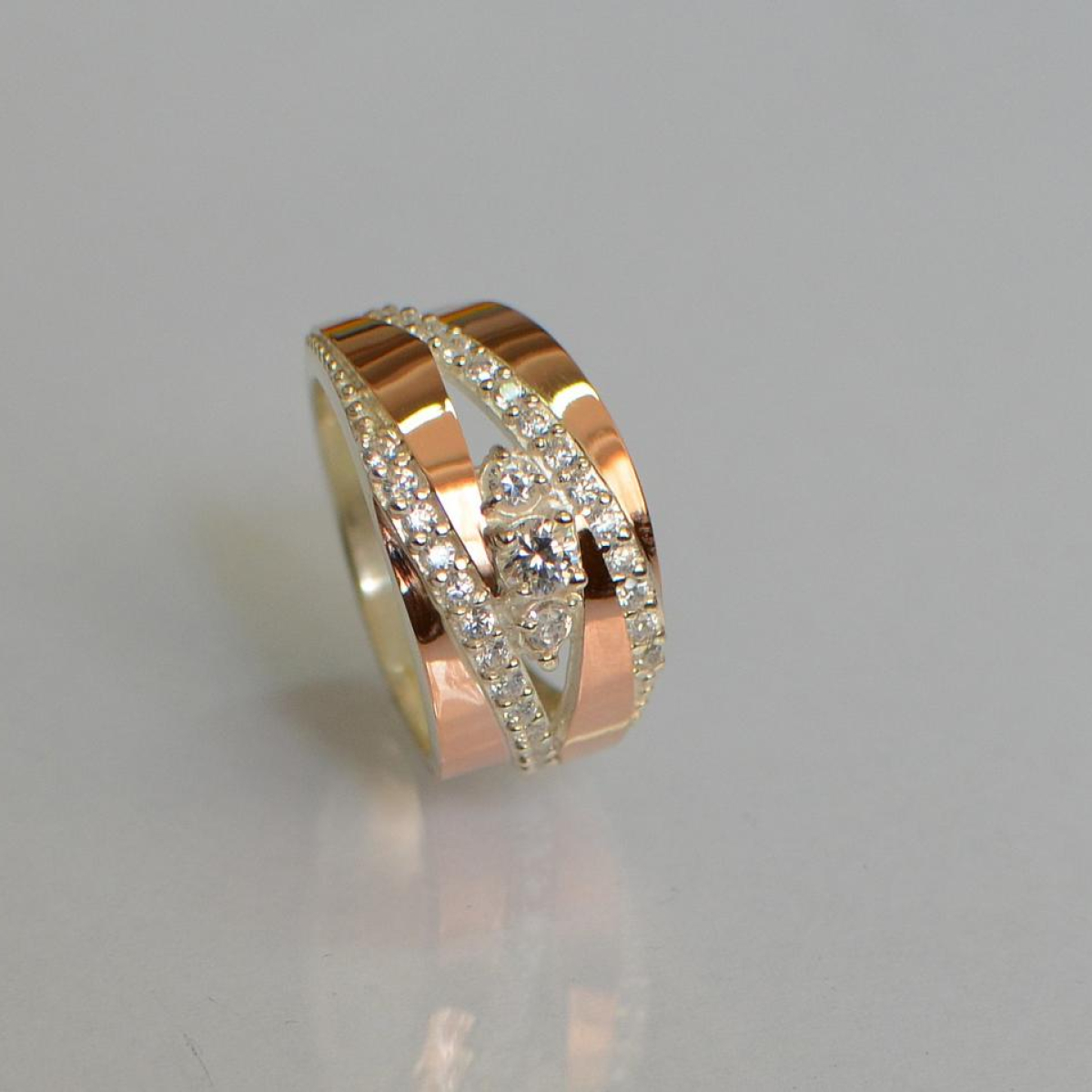 Срібна каблучка з золотими вставками