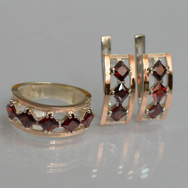 Срібний набір з золотими пластинами