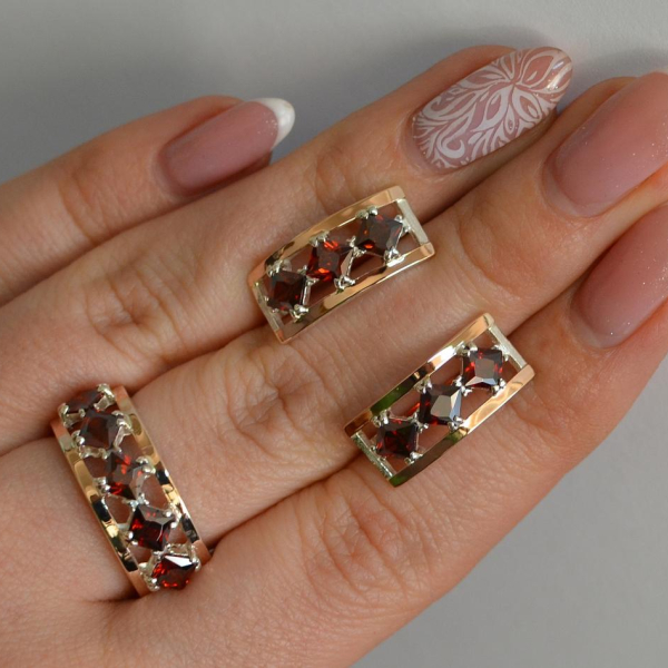 Срібний набір з золотими пластинами