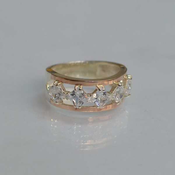 Срібна каблучка з золотими вставками