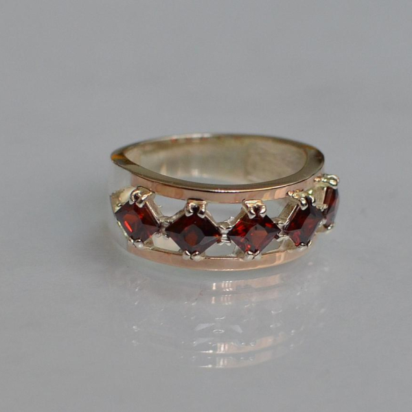 Срібна каблучка з золотими вставками