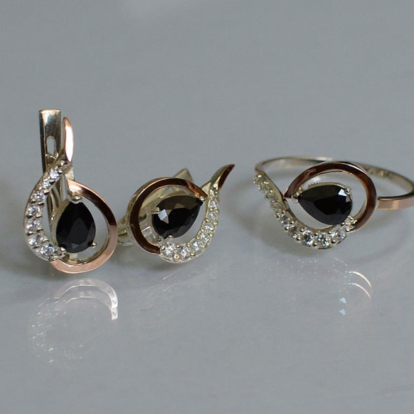 Срібний набір з золотими пластинами