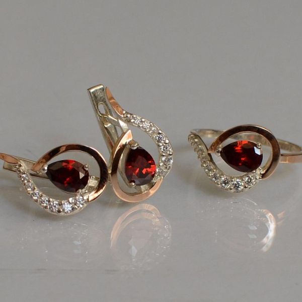 Срібний набір з золотими пластинами