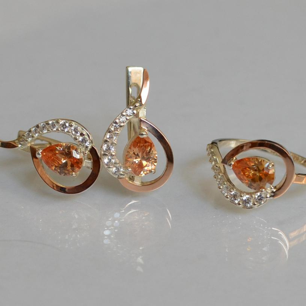 Срібний набір з золотими пластинами