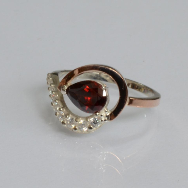 Серебряное кольцо с золотыми вставками