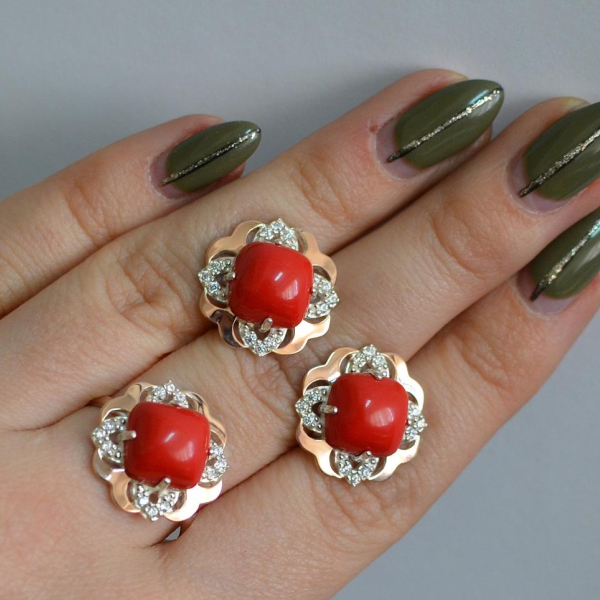 Срібний набір з золотими пластинами