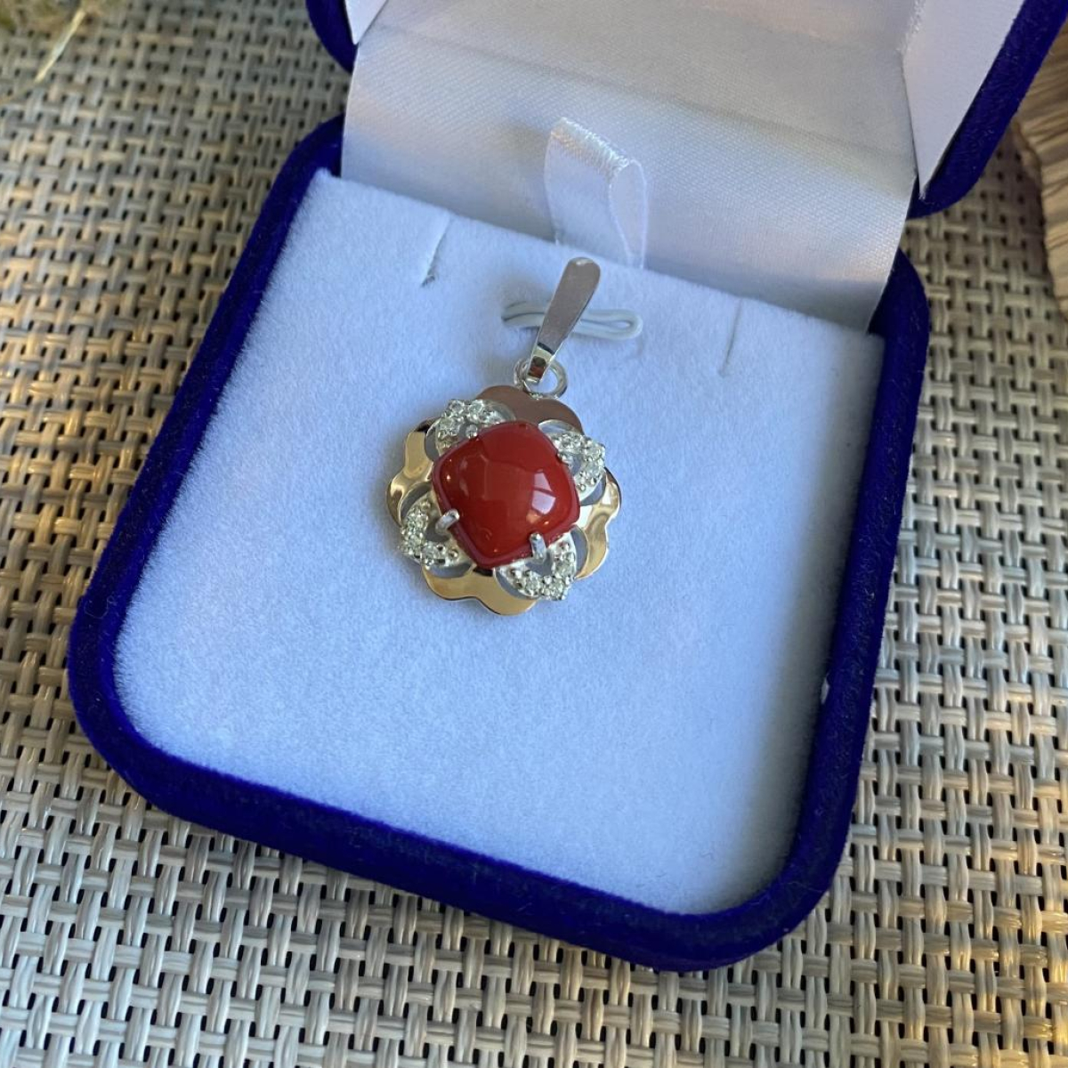 Срібна підвіска з пластинами золота