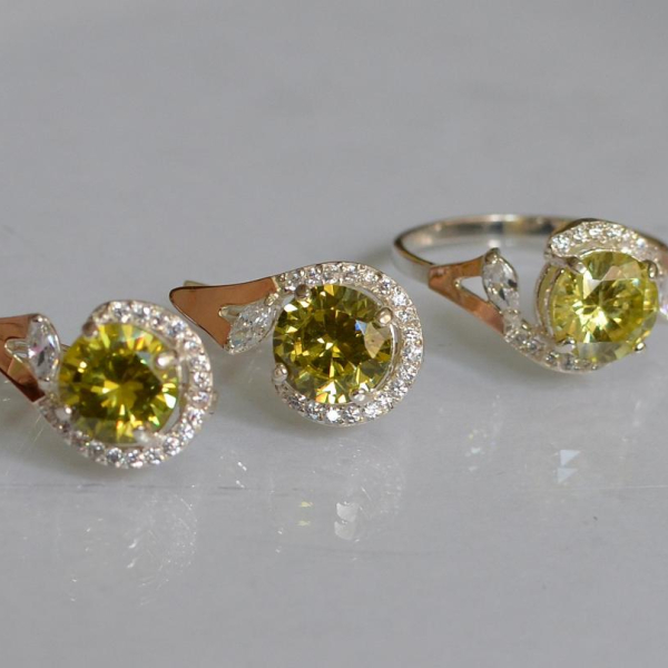 Срібний набір з золотими пластинами