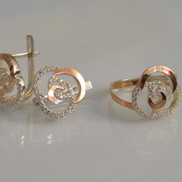 Срібний набір з золотими пластинами