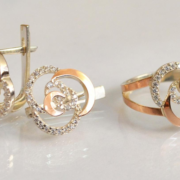 Срібний набір з золотими пластинами