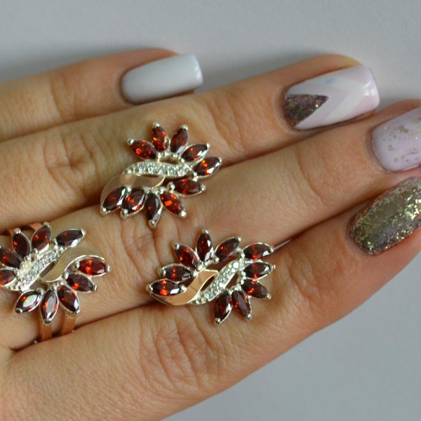 Срібний набір з золотими пластинами