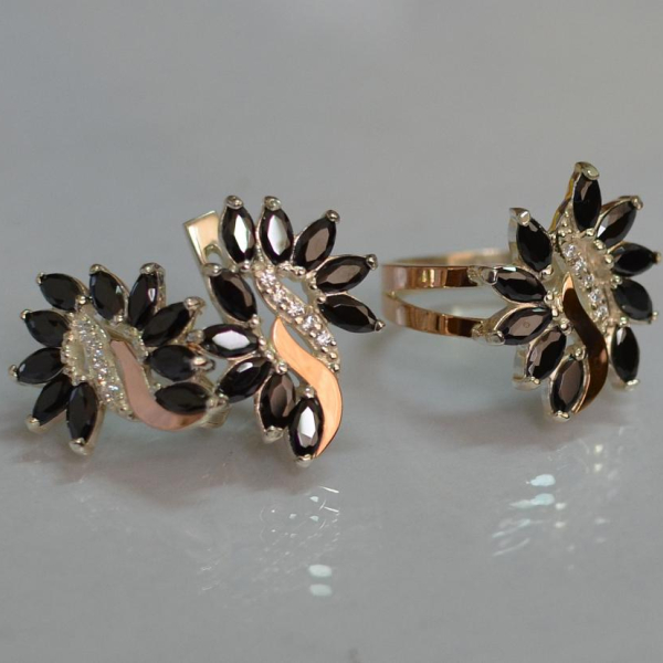 Срібний набір з золотими пластинами