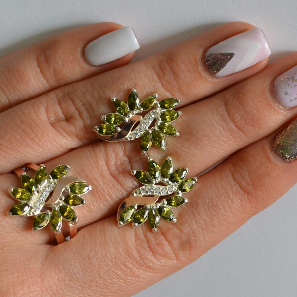 Срібний набір з золотими пластинами