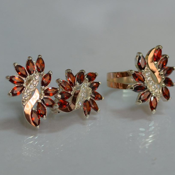 Срібний набір з золотими пластинами